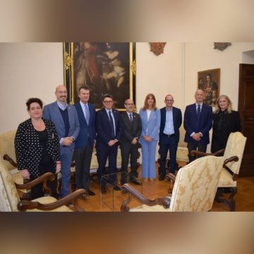 Il Professor Massimiliano Montini all'incontro con i rappresentanti del Parlamento latino-americano e dei Caraibi per un accordo di collaborazione con l'Università di Siena. Siena, 21 ottobre 2024 hashtag#jeanmonnet hashtag#usiena hashtag#internationalcooperation hashtag#latinamerica